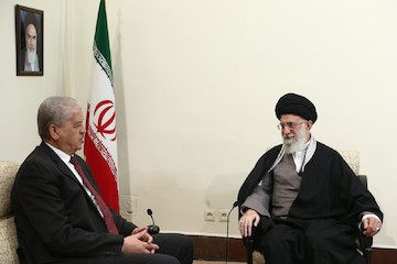 Ayatollah Khamenei receives Algerian Prime Minister 