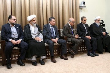 Ayatollah Khamenei receives Algerian Prime Minister 