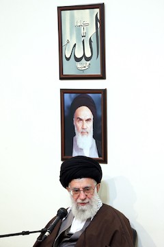 Ayatollah Khamenei receives Navy Commanders and Officials