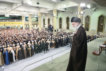 Leader of Revolution meets with the people of Qom