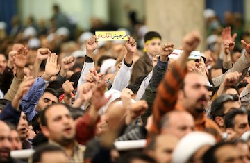 Leader of Revolution meets with people of Qom