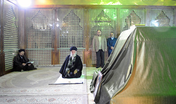  Ayatollah Khamenei visiting the Shrine of Imam Khomeini