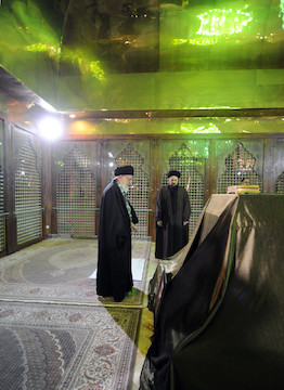  Ayatollah Khamenei visiting the Shrine of Imam Khomeini