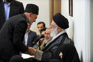 Families of martyred defenders of the Shrine of Hazrat Zeinab met with Ayatollah Khamenei