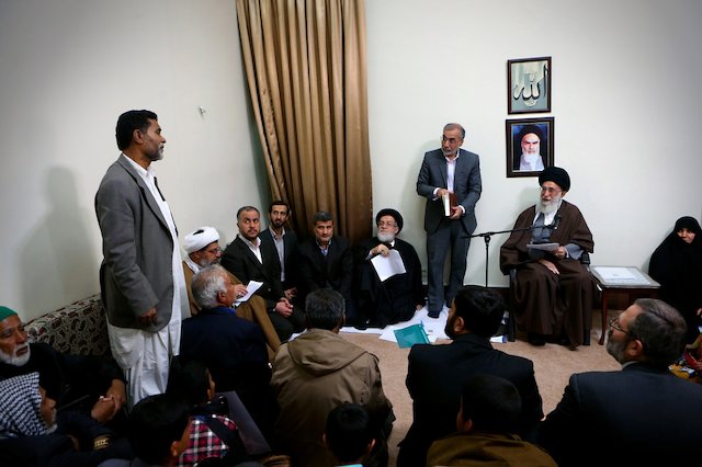 Leader meets with father of the Iranian Sunni martyr 