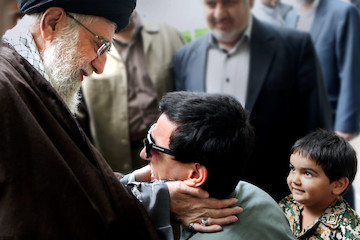 Disabled veteran in the war against ISIS in Syria met with Ayatollah Khamenei