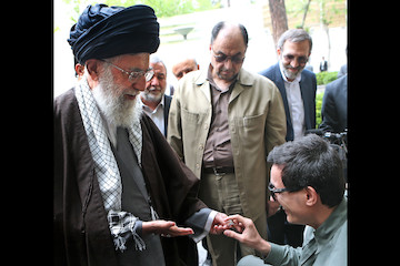 Disabled veteran in the war against ISIS in Syria met with Ayatollah Khamenei