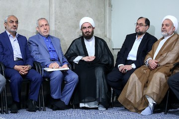 Leader of Revolution meets with Educators