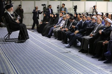  The Chairman and members of Iran's 10th Majlis meet with Ayatollah Khamenei