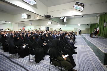  The Chairman and members of Iran's 10th Majlis meet with Ayatollah Khamenei