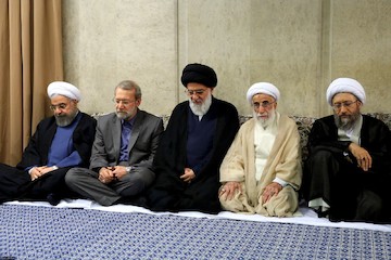Ayatollah Khamenei met with government officials