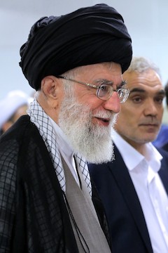 Ayatollah Khamenei meets with poets