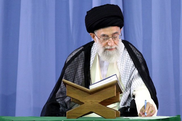 Ayatollah Khamenei reciting Quran