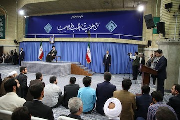 Leader meets with university students