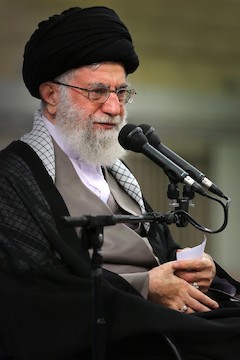 Shias and Sunnis from different provinces meet with Ayatollah Khamenei