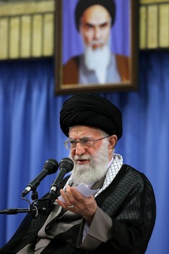 Shias and Sunnis from different provinces meet with Ayatollah Khamenei