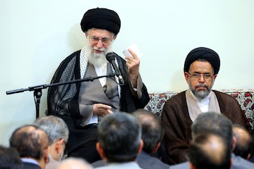 Ayatollah Khamenei met with the minister, deputies and administrators of the Ministry of Intelligence