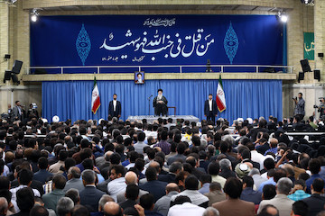 Families of Hajj 2015 martyrs meet with Ayatollah Khamenei