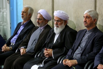 Families of Hajj 2015 martyrs meet with Ayatollah Khamenei