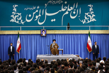 Academically outstanding students met with Ayatollah Khamenei