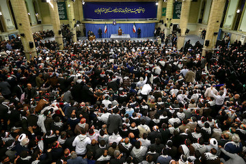 Thousands of people from Esfahan meet with Leader