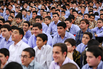 Takleef ceremony held for students with Ayatollah Khamenei in attendence 