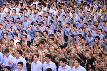 Takleef ceremony held for students with Imam Khamenei in attendanc