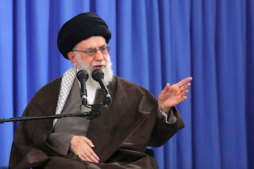 Takleef ceremony held for students with Imam Khamenei in attendanc