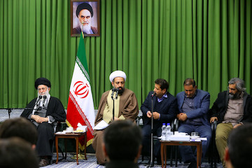Imam Khamenei meets with poets 