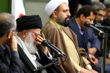 Imam Khamenei meets with poets 