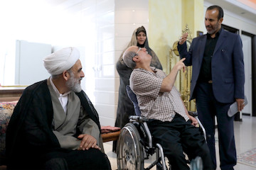 Leader's representatives pay homage to disabled war veterans