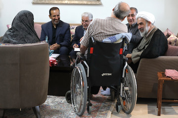 Leader's representatives pay homage to disabled war veterans