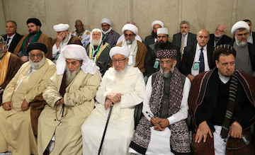 Participants of “Admirers of Ahlulbait” Summit met with Ayatollah Khameneir
