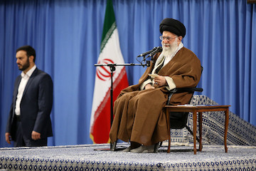 Participants of “Admirers of Ahlulbait” Summit met with Ayatollah Khamenei