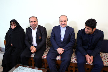 Ayatollah Khamenei met will Alireza Karimi
