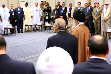 Participants of Conference on Parliamentary Union of OIC met with Ayatollah Khamenei