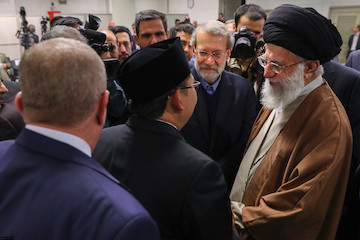 Participants of Conference on Parliamentary Union of OIC met with Ayatollah Khamenei