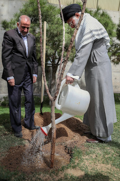  Ayatollah Khamenei planting tree saplings