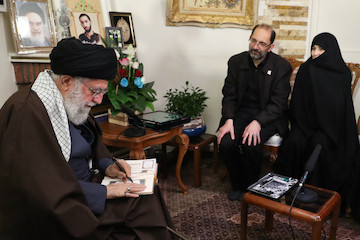 Ayatollah Khamenei at Martyr Mohammad Hossein Haddadian's home