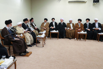 Chairman and members of Council of Expediency met with Ayatollah Khamenei