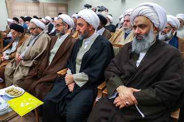 Chairman and members of Council of Expediency met with Ayatollah Khamenei