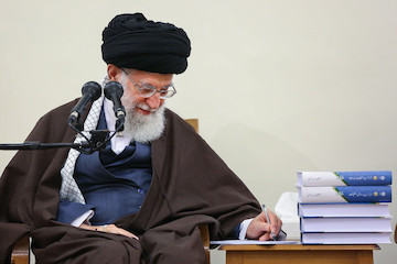 Organizers of National Conference in Commemoration of Tehran Philosopher met with Ayatollah Khamenei