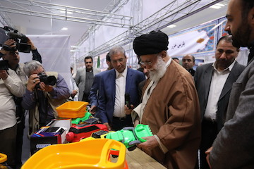 Imam Khamenei‘s visit to the Iranian Products Exhibition