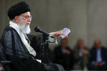 Heads of government branches, authorities meet with Imam Khamenei