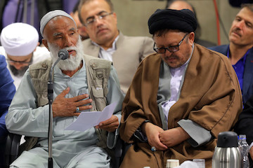 Poets met with Ayatollah Khamenei on Imam Hassan’s birth anniversary