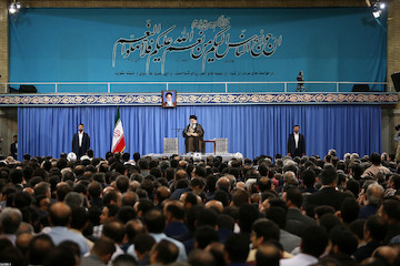 The Chairman of Majlis and MPs met with Ayatollah Khamenei