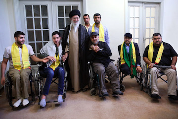 Hezbollah veterans met with Ayatollah Khamenei on victory anniversary