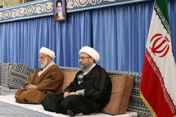 Govt officials and participants in Islamic Unity Conference met with Ayatollah Khamenei