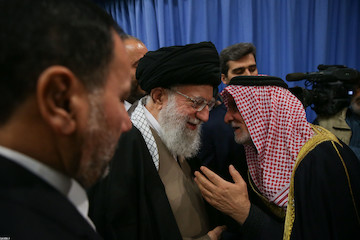Govt officials and participants in Islamic Unity Conference met with Ayatollah Khamenei