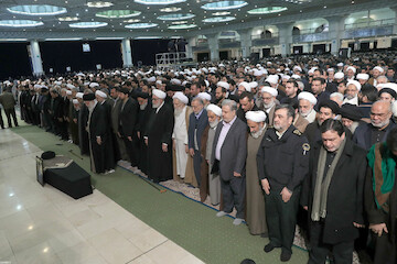 Imam Khamenei led the funeral prayer for Ayatollah Hashemi Shahroudi